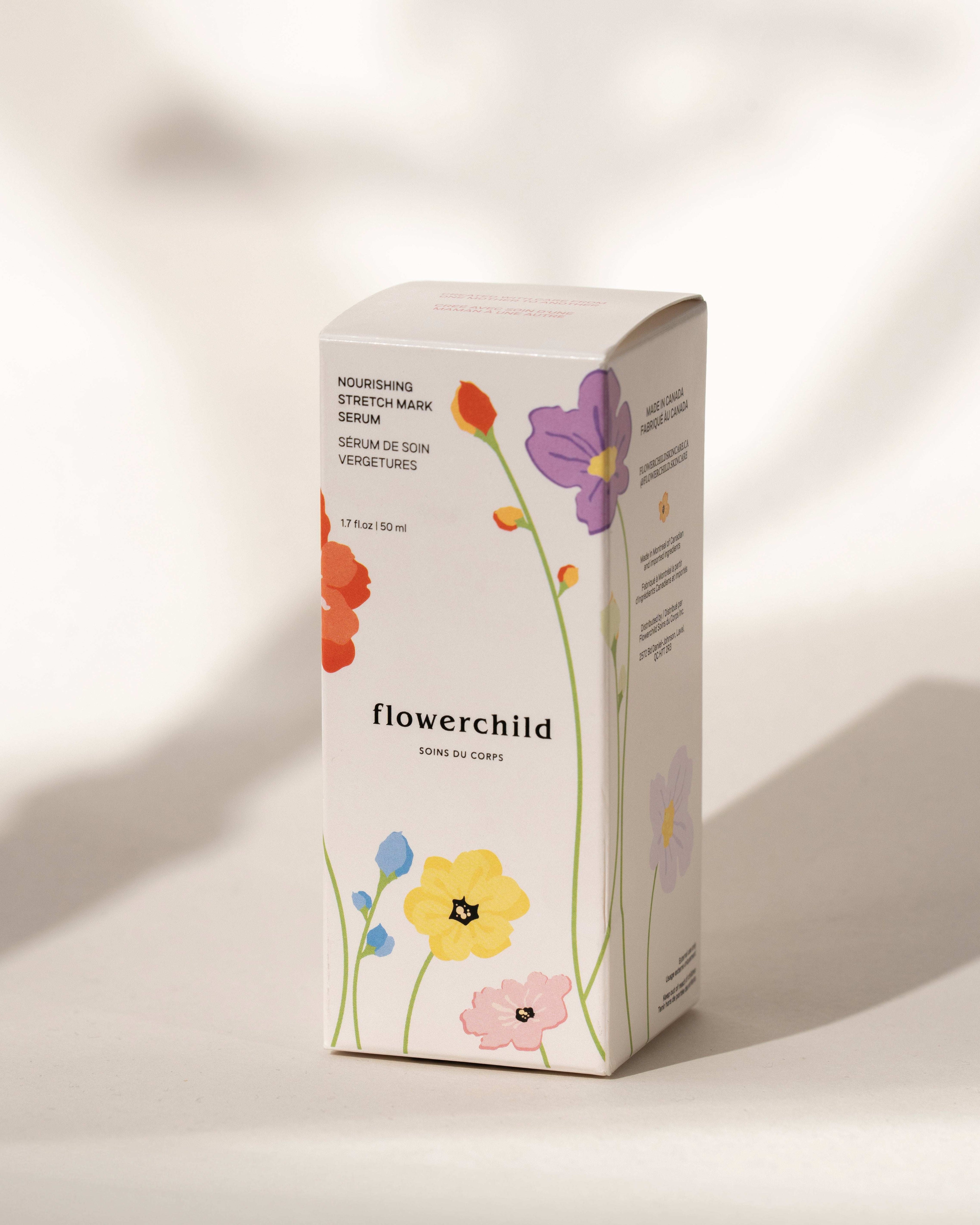 Emballage du sérum de soin vergetures Flowerchild, motifs floraux colorés, soin hydratant naturel pour la grossesse et protection de la peau.